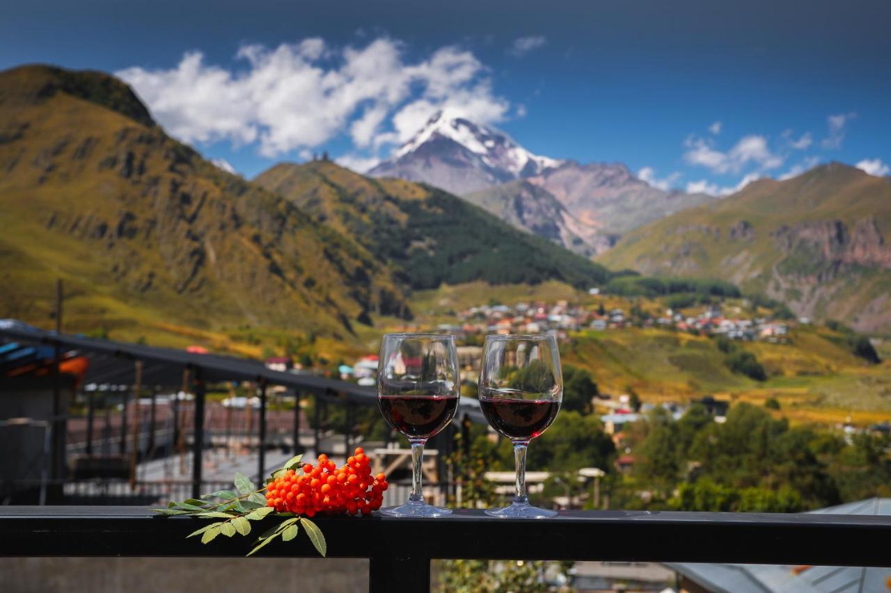 Hotel Inside Kazbegi Екстериор снимка
